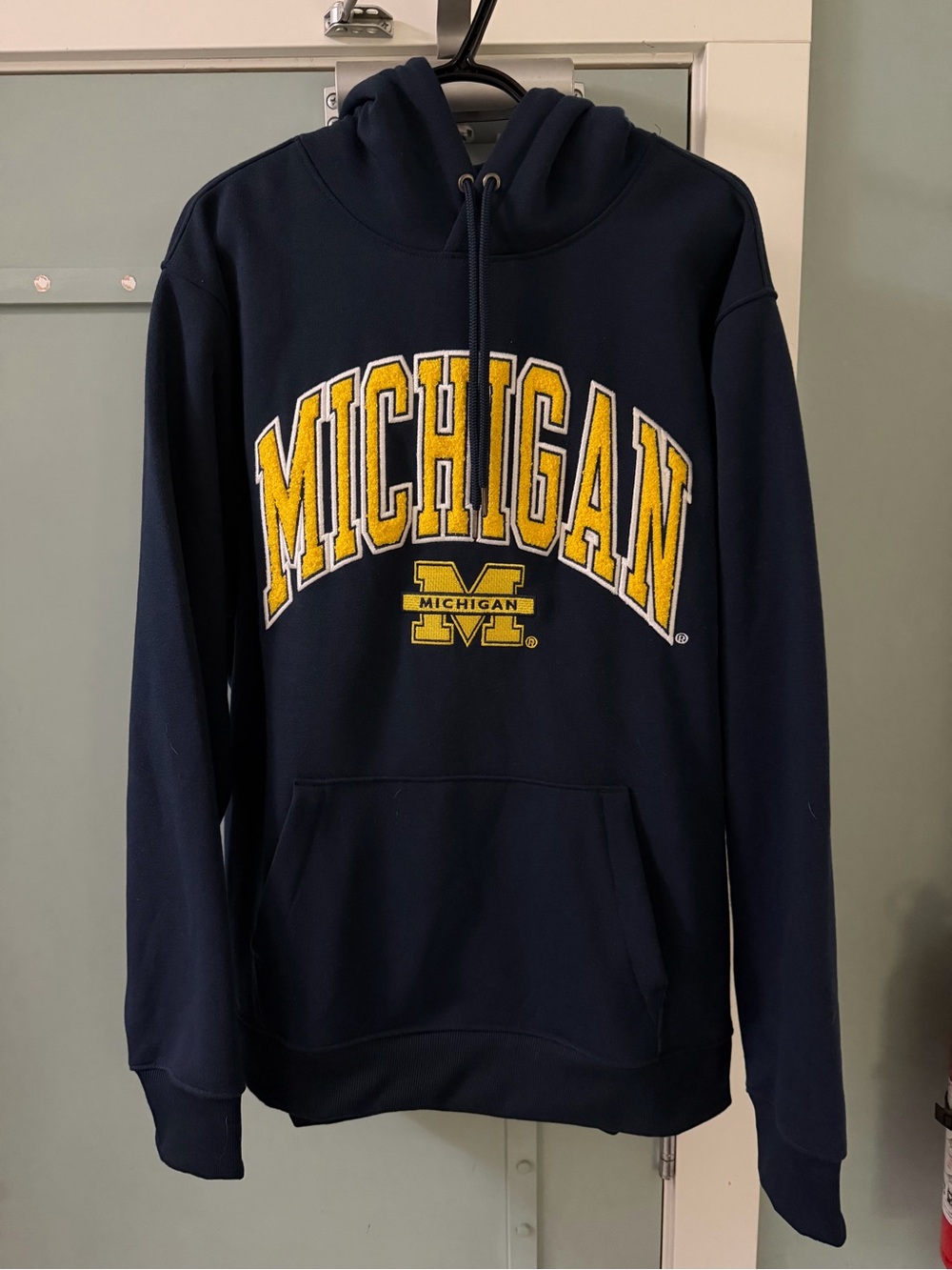 University of MICHIGAN men’s XL Navy Hoodie stitched high quality like new